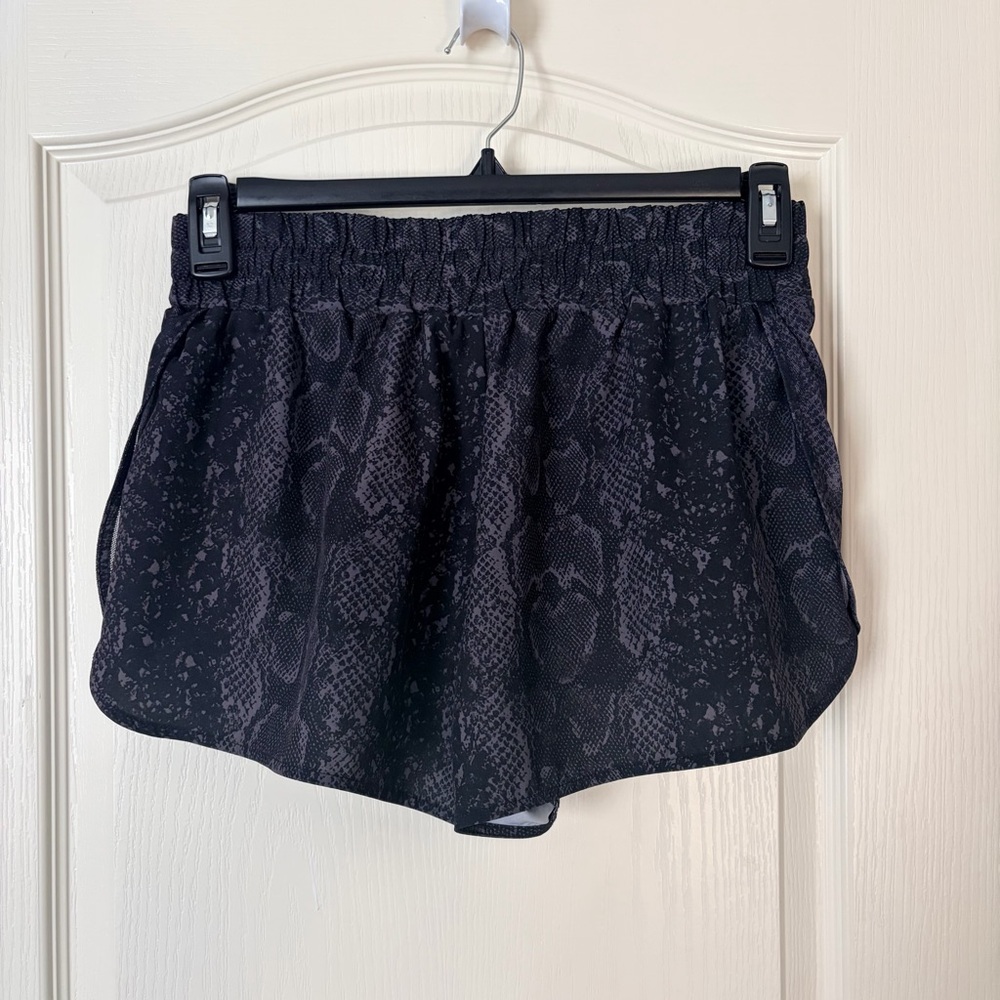 Glyder Womens Black Snakeskin Lined Running Shorts, Medium - Picture 2 of 9